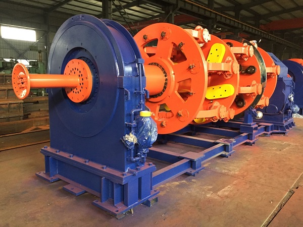 Steel wire rope twisting equipment